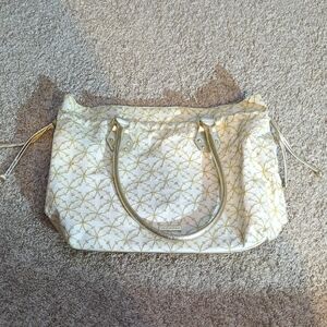 Sephora White and Gold Shoulder Bag with Structured Design